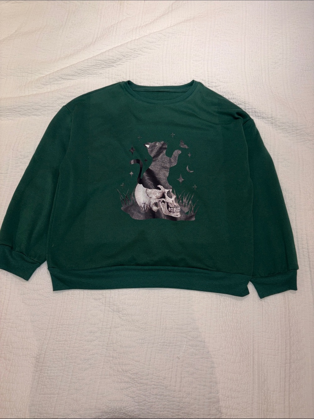 SHEIN Dark Green Crewneck Sweatshirt with Skull & Cat Graphic